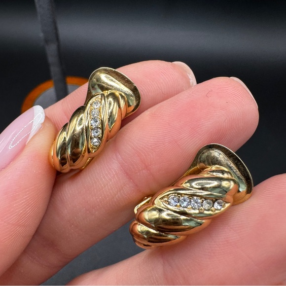 LOT 1539 18K gold plated Christian Dior vintage clip on earrings - Picture 1 of 7